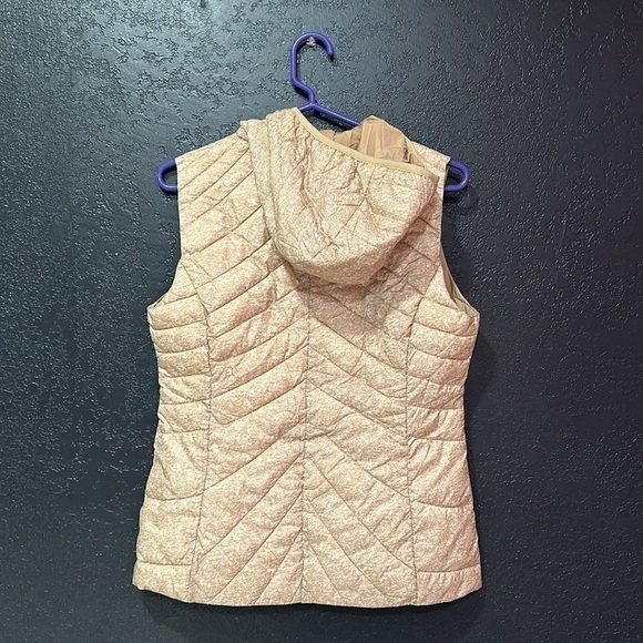 NEW YORK & COMPANY Women’s Beige Thermos Vest with Hood Size XS - Picture 5 of 6